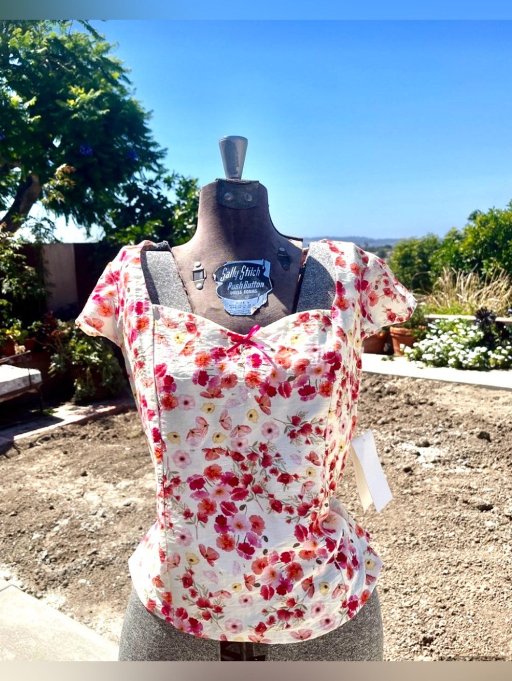 Nwt Peach brand floral sweatheart neckline puff sleeve top szL